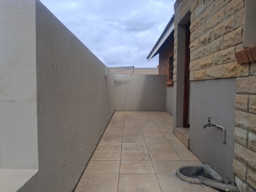 To Let 3 Bedroom Property for Rent in Hillside Free State